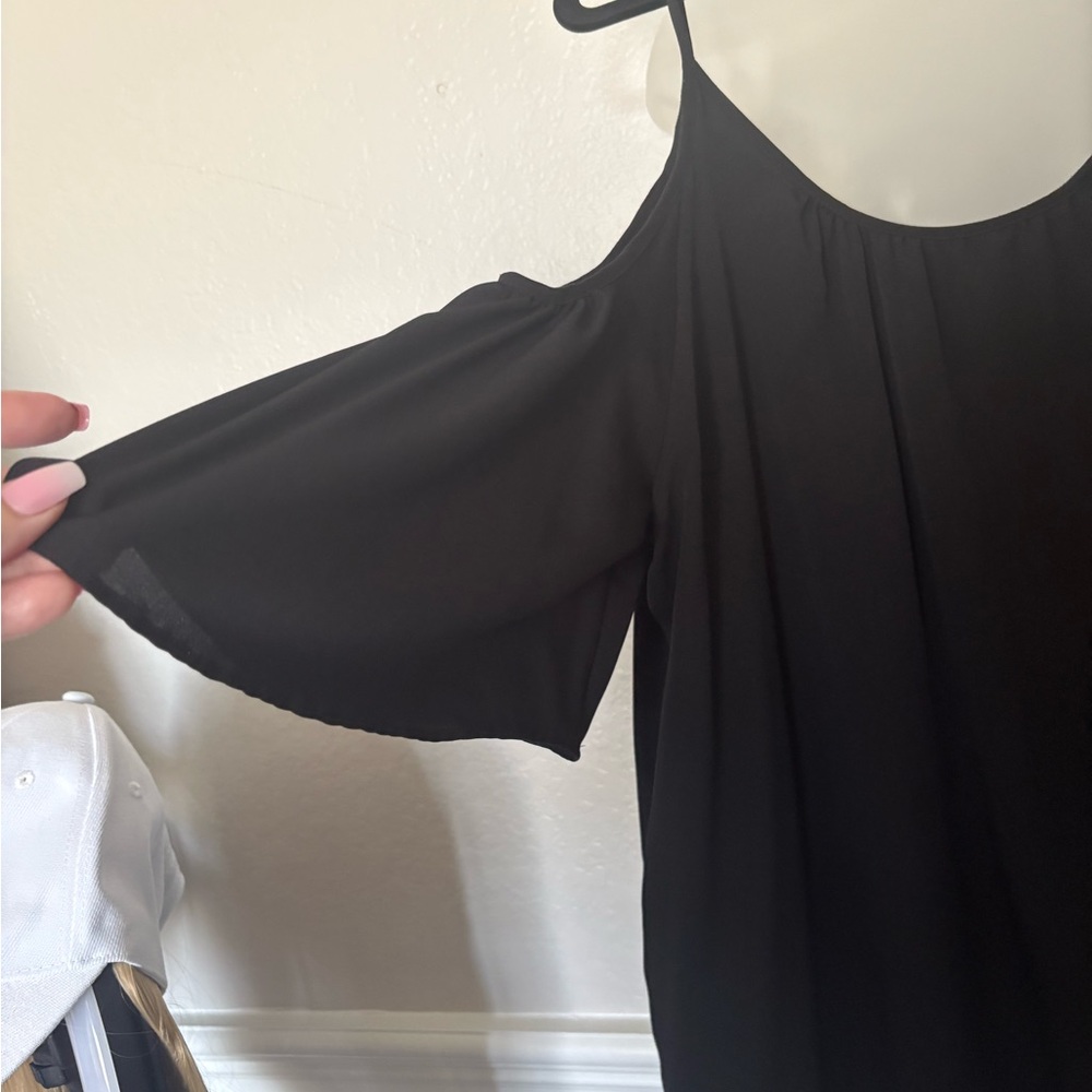 Cold-Shoulder Dress in Black - Picture 3 of 4